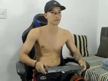 Chaturbate Sex Cam of jake_shadow14