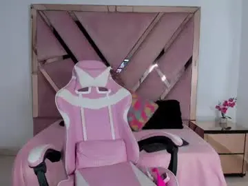 Chaturbate Live Sex Cam of angell_petite01