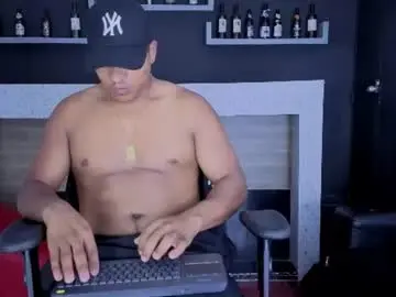 Chaturbate Live Sex Cam of the_hunter7