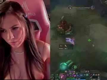 Chaturbate Live Sex Cam of madeleine_shinobi