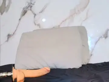 Chaturbate Live Sex Cam of paulinekosh