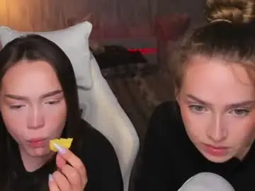 Chaturbate Live Sex Cam of top_twins