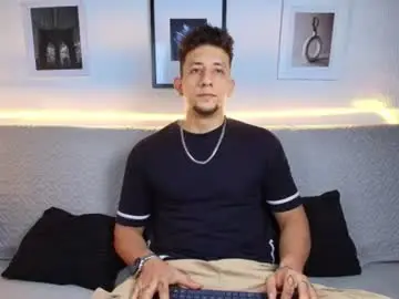 Chaturbate Sex Chat of emiliocum_24