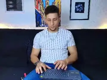 Chaturbate Best live sex cam show of emiliocum_24
