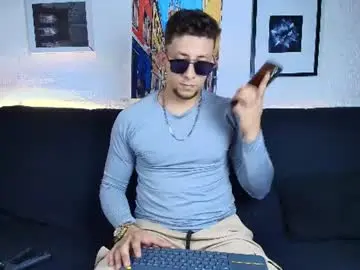 Chaturbate Best live sex cam show of emiliocum_24
