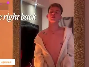 Chaturbate Live Sex Cam of liamwild20