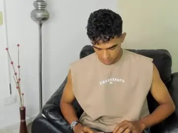Chaturbate Live Porn of alejandro_williams