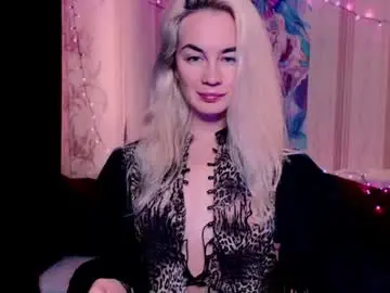 Chaturbate Live Sex Cam of carinfox