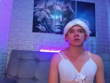 Chaturbate Live Sex Cam of andy_femboy_