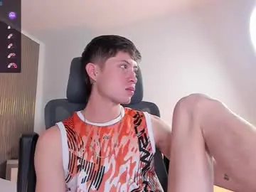 Chaturbate Free Porn Cam of marcuscollins1_