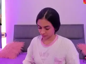 Chaturbate Live Sex Cam of lilith_petit_