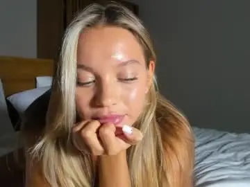 Chaturbate Best live sex cam show of honeybae3