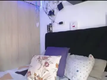 Chaturbate Live Sex Cam of santii_rose