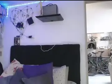 Chaturbate Live Sex Cam of santii_rose