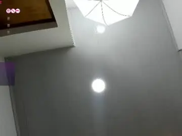 Chaturbate Live Sex Cam of kira_dubois