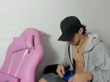 Chaturbate Best live sex cam show of laura_and_kevin