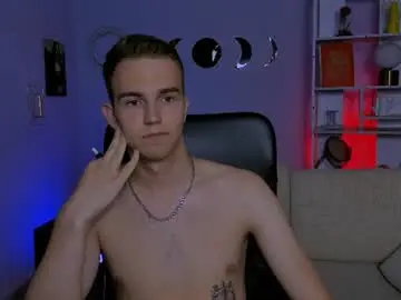 Chaturbate Live Sex Cam of astren_villo
