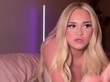 Chaturbate Live Sex of ari_02