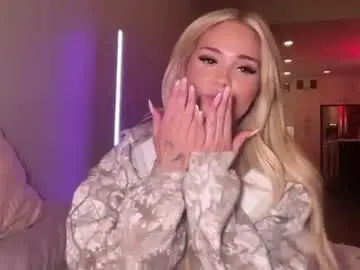 Chaturbate Live Sex of ari_02