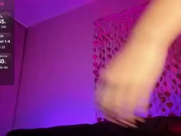 Chaturbate Live Sex Cam of lololozhechka