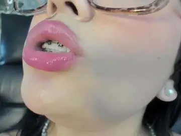 Chaturbate Best live sex cam show of mia_roux13