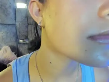 Chaturbate Nude Webcam of mia_roux13