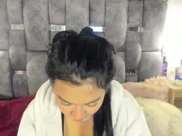 Chaturbate Sex Cam of mia_roux13