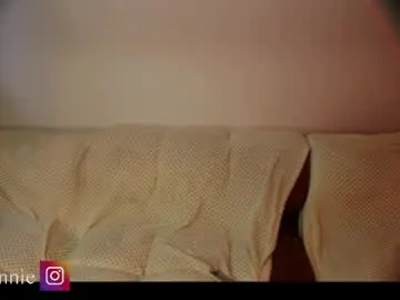Chaturbate Sex Cam of annie_snow_