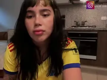 Chaturbate Live Porn of annie_snow_