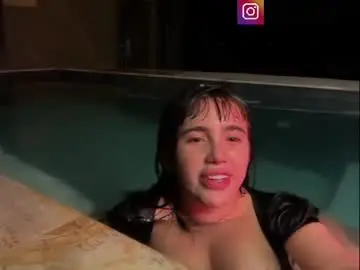 Chaturbate Live Sex Cam of annie_snow_