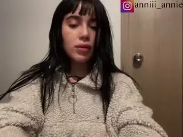 Chaturbate Live Sex Cam of annie_snow_