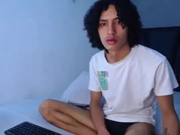 Chaturbate Free Porn Cam of tayronx33