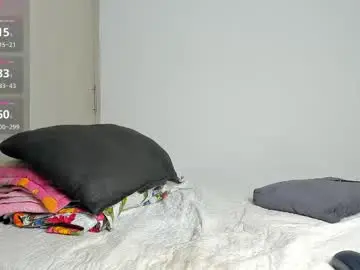 Chaturbate Live Sex Cam of caroline_tovar_