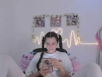 Chaturbate Live Sex Cam of coralinexxx07
