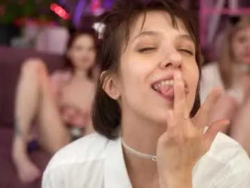 Chaturbate Live Sex Cam of sunnyfia