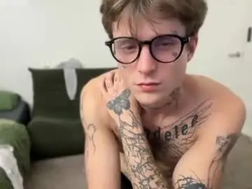Chaturbate Adult Video Chat of prettyboyszn