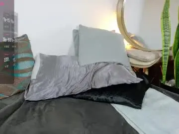 Chaturbate Nude Webcam of lworales