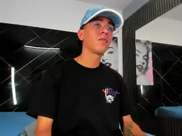 Chaturbate Free Live Porn of mick_lollipopp