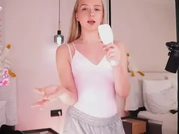 Chaturbate Live Sex Cam of alodiaacomb