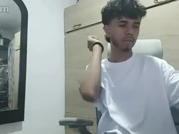 Chaturbate Sex Cam of mikhellennox