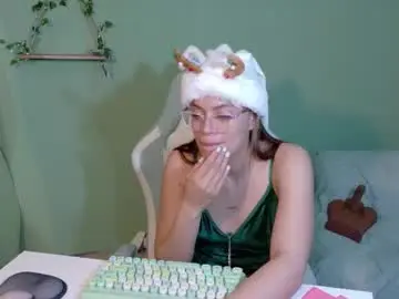 Chaturbate Live Sex Cam of emerald_sparkles