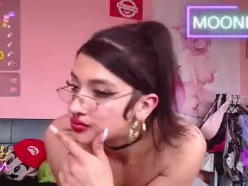 Chaturbate Best live sex cam show of moonfiredance