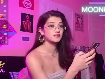 Chaturbate Live Sex Cam of moonfiredance