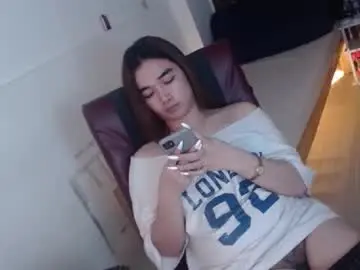 Chaturbate Live Sex Cam of indestructabletrixie