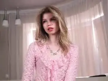 Chaturbate Live Sex Cam of shelleyborom
