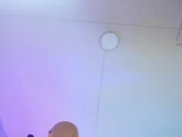 Chaturbate Watch Live Sex Cams of karinaadoll
