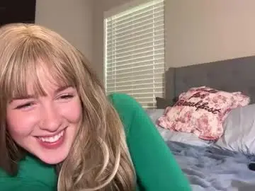 Chaturbate Live Sex Cam of nextdoorlaur