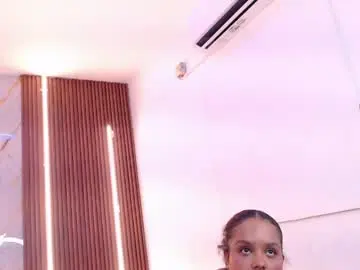 Chaturbate Watch Live Sex Cams of rosselyn_