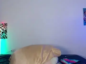 Chaturbate Live Sex Cam of lou_cuteee