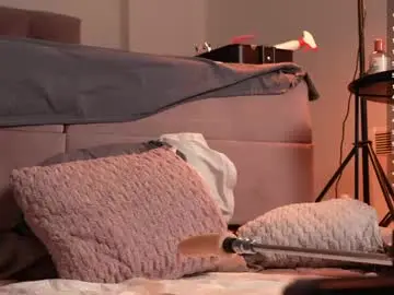 Chaturbate Live Sex Cam of julcy_peach